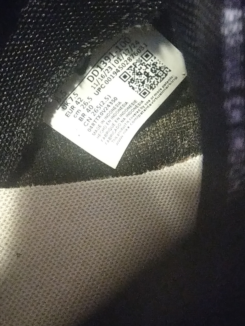 Nike's - Picture 5 of 5